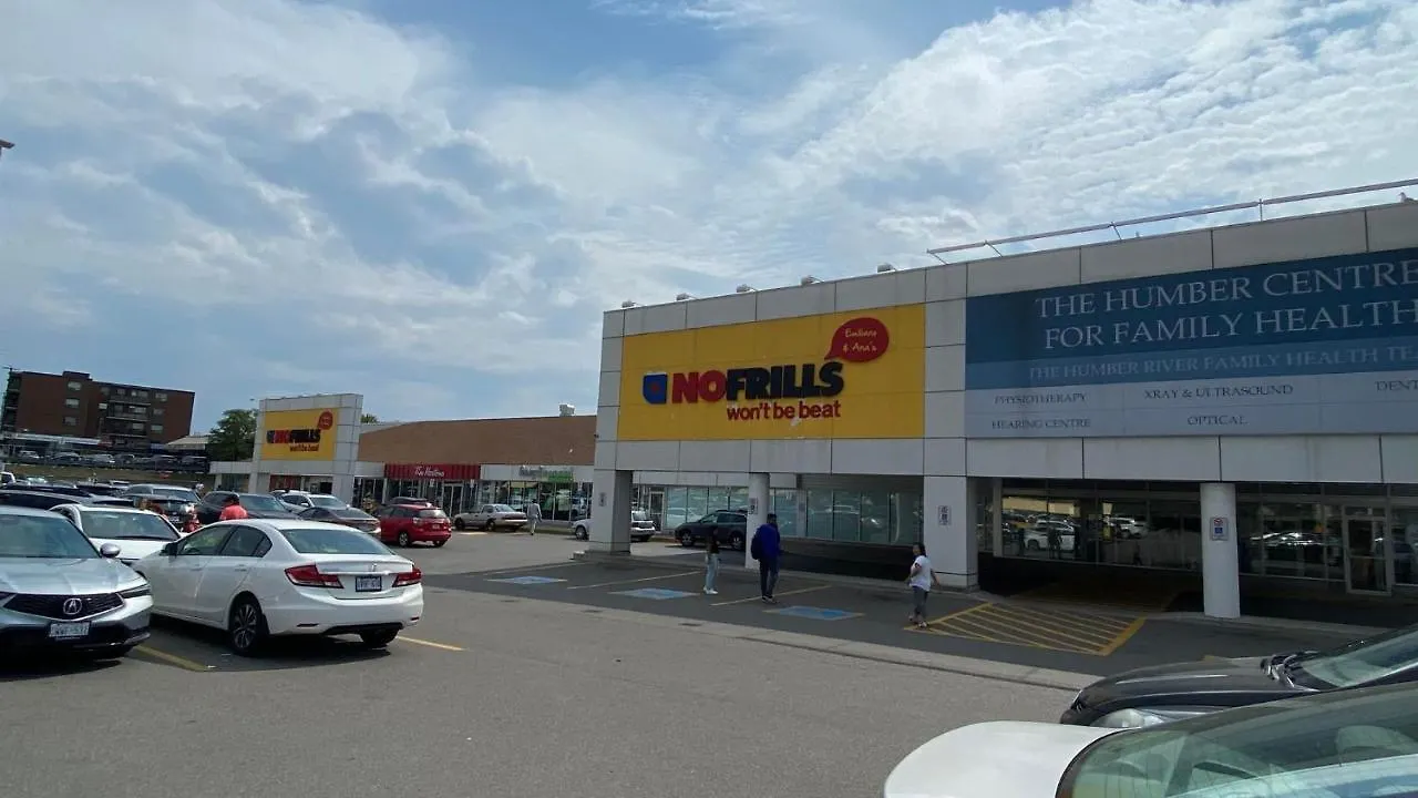 Spectacular 3 Bedroom 2 Wr House - Close To Airport Toronto