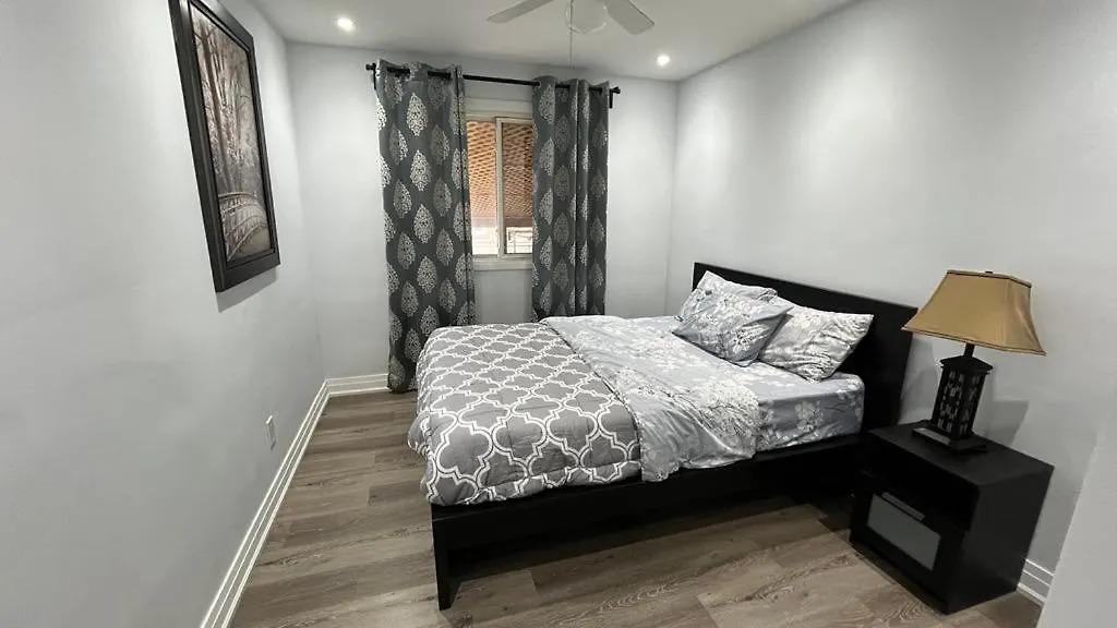 Spectacular 3 Bedroom 2 Wr House - Close To Airport Toronto Canada