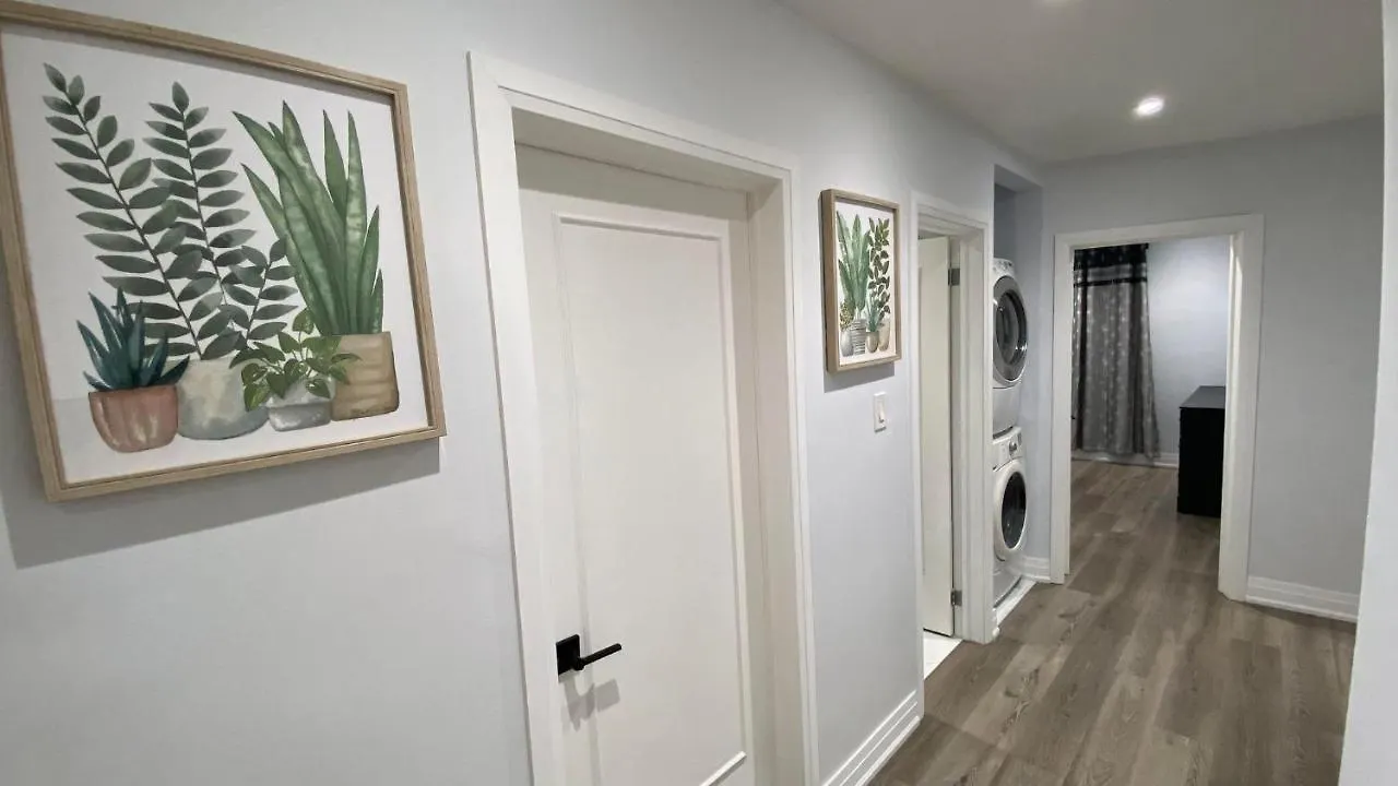 Spectacular 3 Bedroom 2 Wr House - Close To Airport Toronto