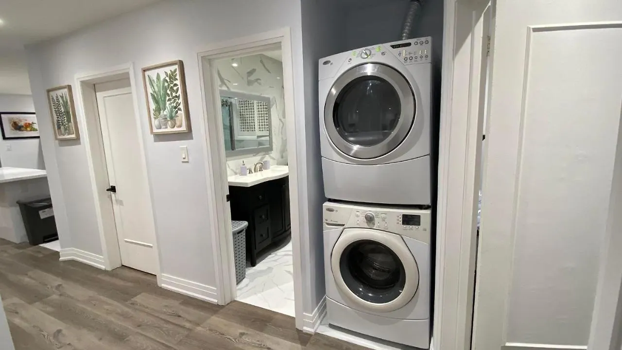 Spectacular 3 Bedroom 2 Wr House - Close To Airport Toronto Canadá