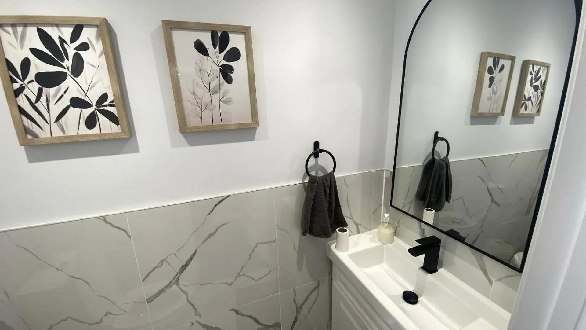 Apartamento Spectacular 3 Bedroom 2 Wr House - Close To Airport Toronto